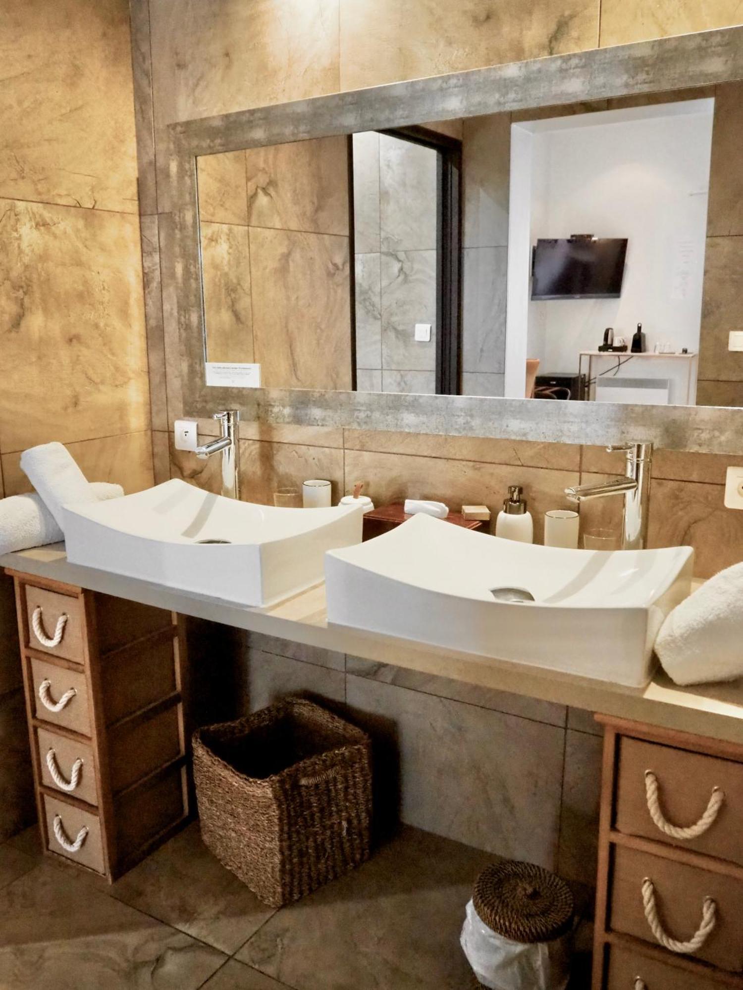 Le Jas De Joucas Hotel-Restaurant 외부 사진